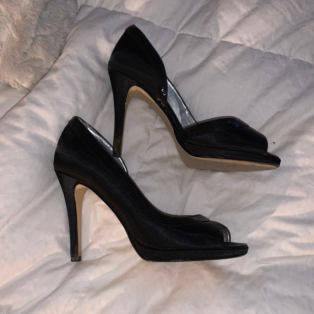 Really cute black heels